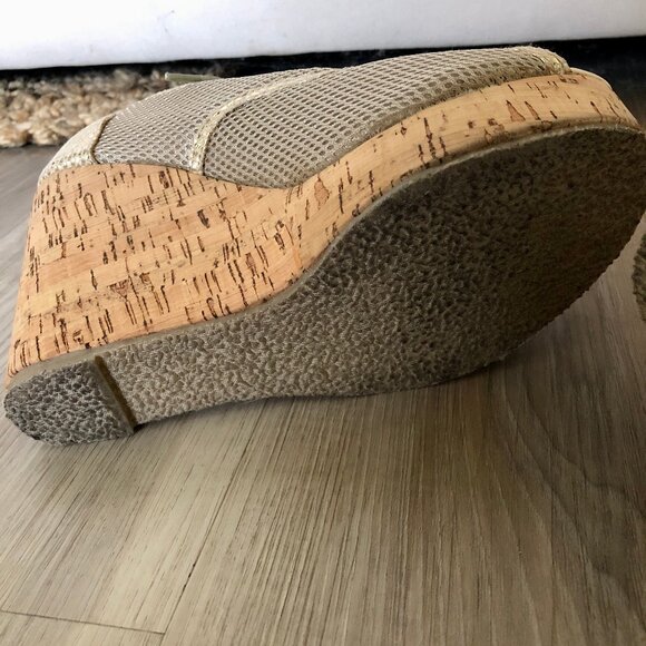 Volatile Gold Lace Up Flirtinini Open Toe Cork Wedge Heels, Size 7.5 - Picture 10 of 14